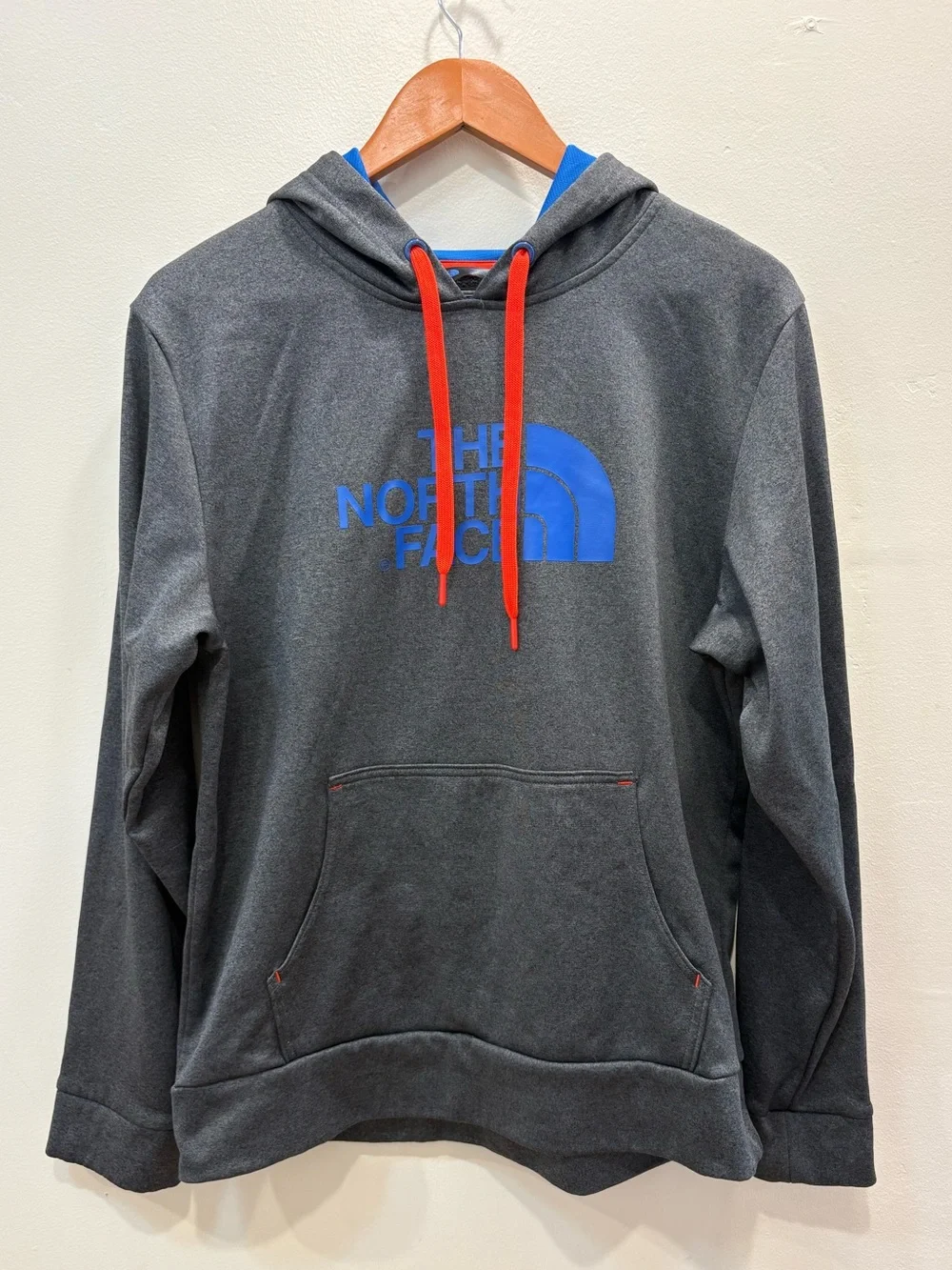 The North Face Men’s Medium Performance Hoodie Gray Blue Pullover